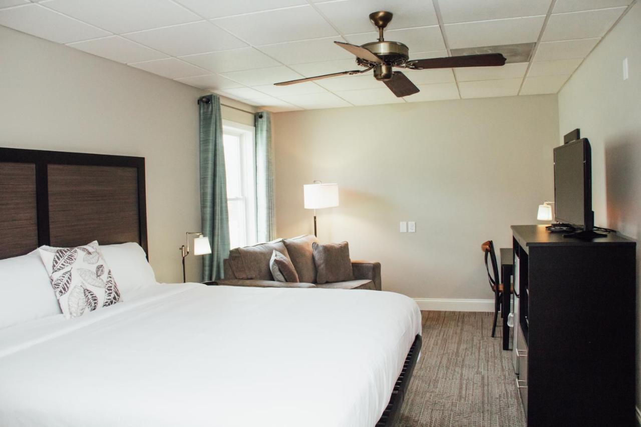 Country Squire Inn And Suites New Holland Exteriér fotografie