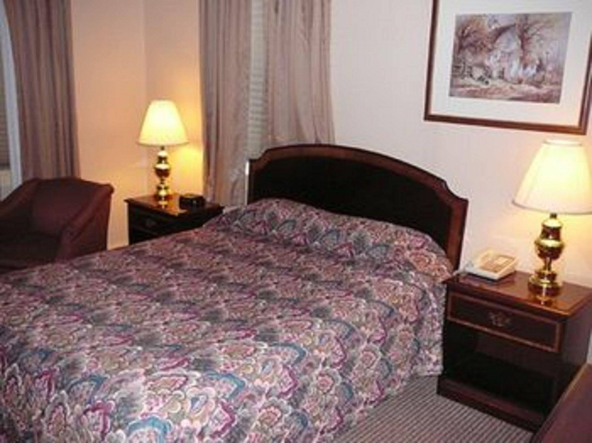 Country Squire Inn And Suites New Holland Exteriér fotografie