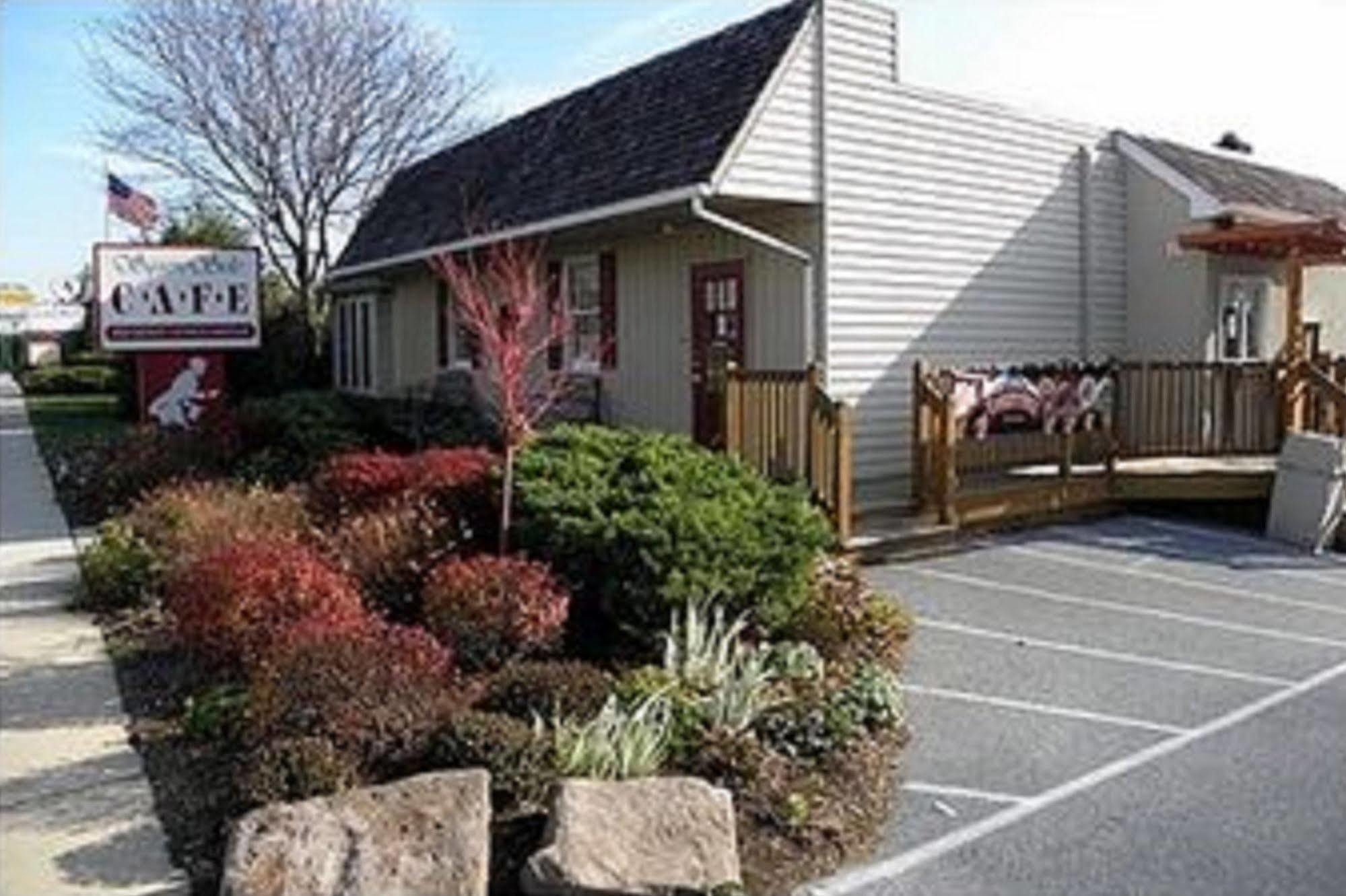 Country Squire Inn And Suites New Holland Exteriér fotografie